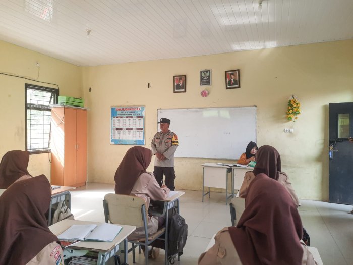 Cegah Balap Liar dan Geng Motor, Polsek Muko-Muko Bathin VII Beri Himbauan ke MTsN 1 Bungo di Bulan Ramadan