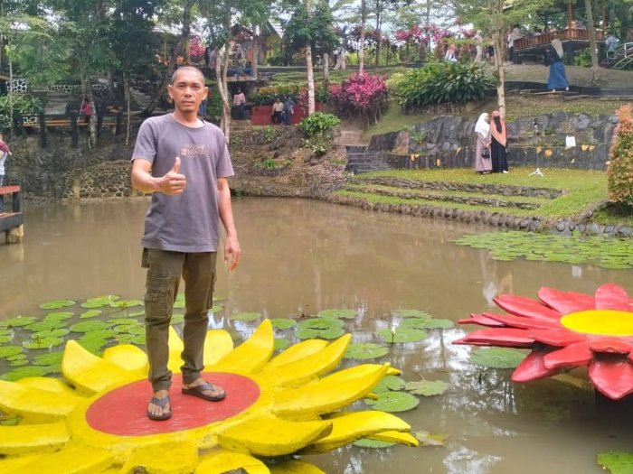 Healing Tipis-tipis, GTK MTsN 1 Bungo Habiskan Akhir Libur Lebaran di Taman Lubuk Pelayangan