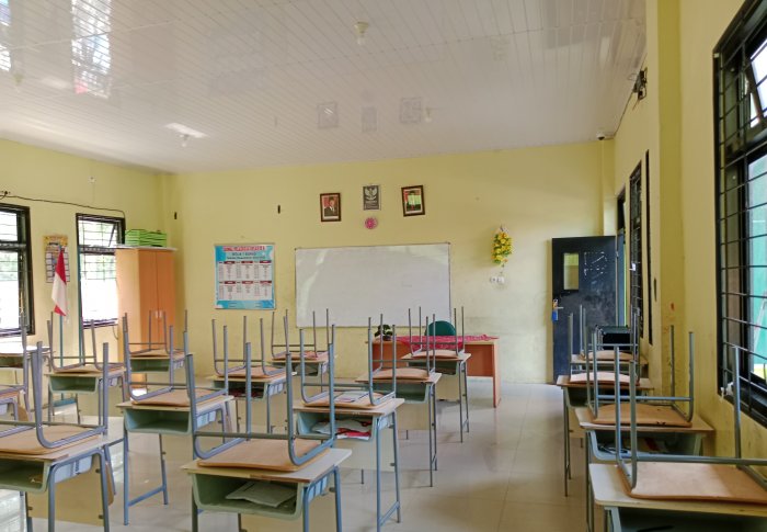 Siap Sambut Asesmen Sumatif Akhir Semester, Ruang Kelas MTsN 1 Bungo Telah Disterilkan dan Disiapkan
