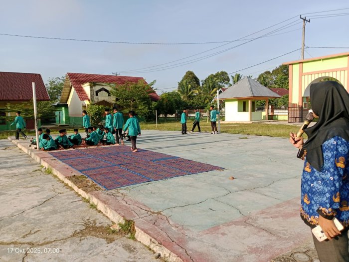 Sinergi OSIM dan Guru Piket Ciptakan Suasana Religi di MTsN 1 Bungo Sinergi OSIM dan Guru Piket Ciptakan Suasana Religi di MTsN 1 Bungo