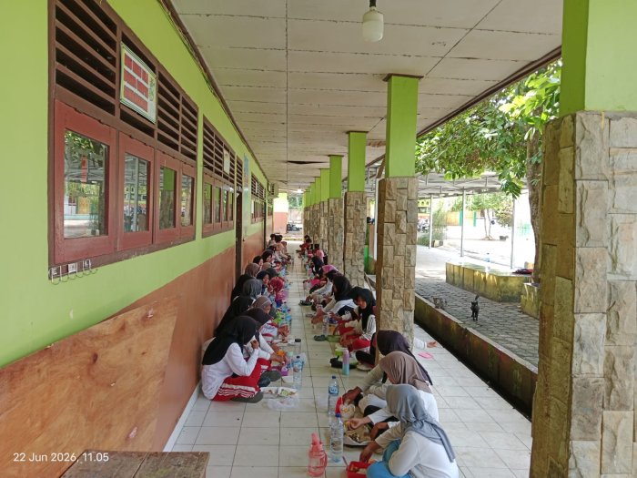 Hangat dan Penuh Keakraban, Peserta Didik MTsN 1 Bungo Nikmati Makan Bersama Usai Latihan Ekstrakurikuler