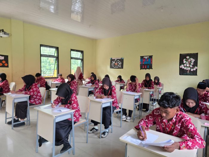 Hari Ketiga UM MTsN 1 Bungo Tetap Kondusif, Semangat Pengawas Tak Surut