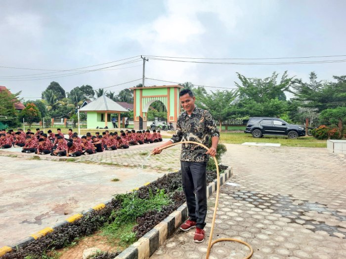 MTsN 1 Bungo Wujudkan Madrasah ASRI Lewat Kepedulian terhadap Kebersihan dan Keindahan Lingkungan