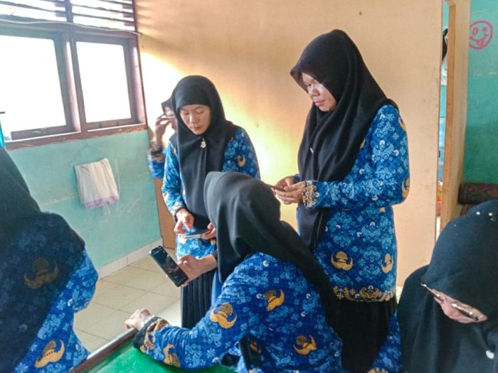 Guru MTsN 1 Bungo Sambut Antusias belajar menggunakan Google Gemini, Siap Jadi Pendidik Masa Depan