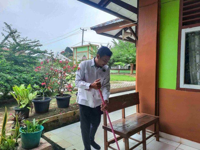 Usai ASAS 2025, MTsN 1 Bungo Tetap Prioritaskan Kebersihan: Komitmen Bersama Wujudkan Lingkungan Madrasah yang Asri Usai ASAS 2025, MTsN 1 Bungo Tetap Prioritaskan Kebersihan: Komitmen Bersama Wujudkan Lingkungan Madrasah yang Asri